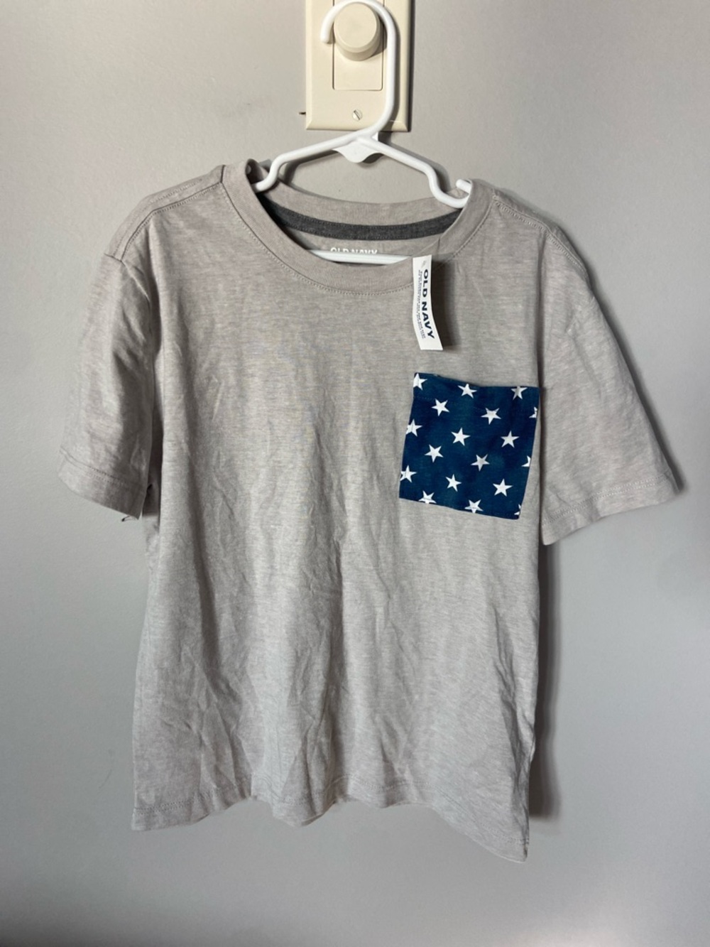 Old Navy Light Gray Short Sleeve Tee with Navy Star Pocket